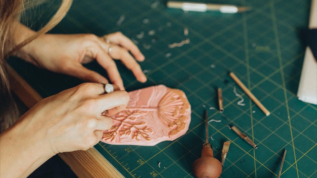 Linocut & print kit, contains blockprinting on paper essentials with a step by step tutorial