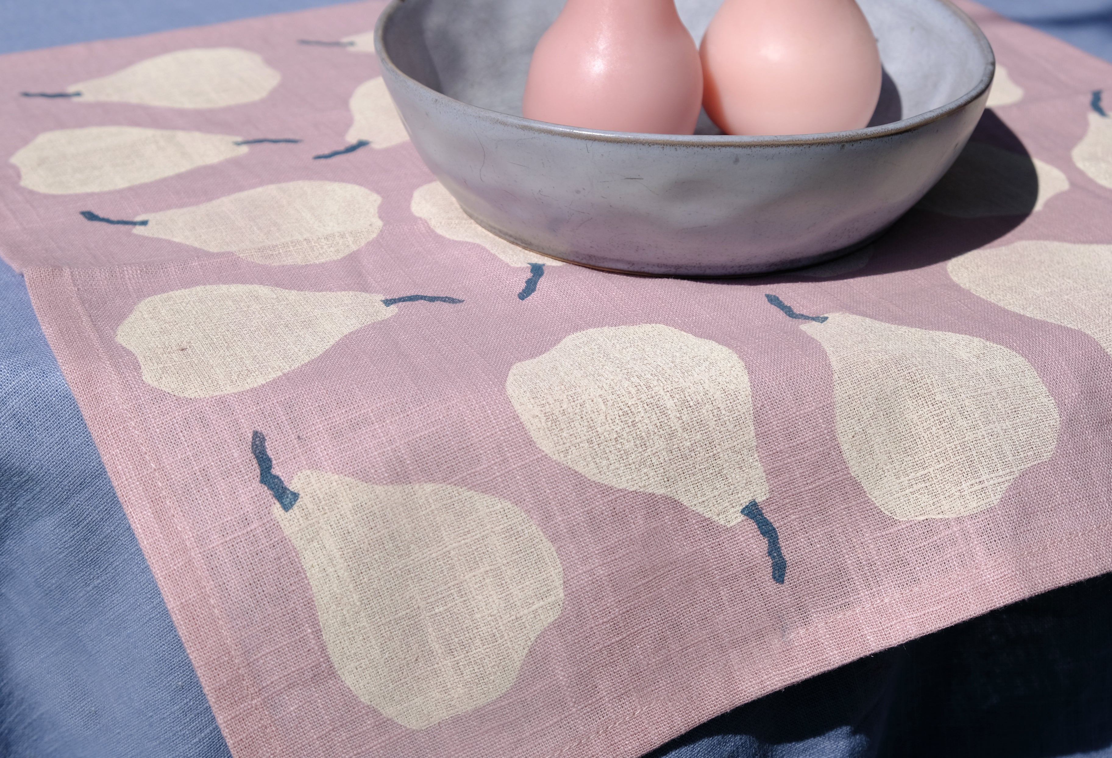 Pears Dining Set - Candles & Linen Napkins in Orchid Pink