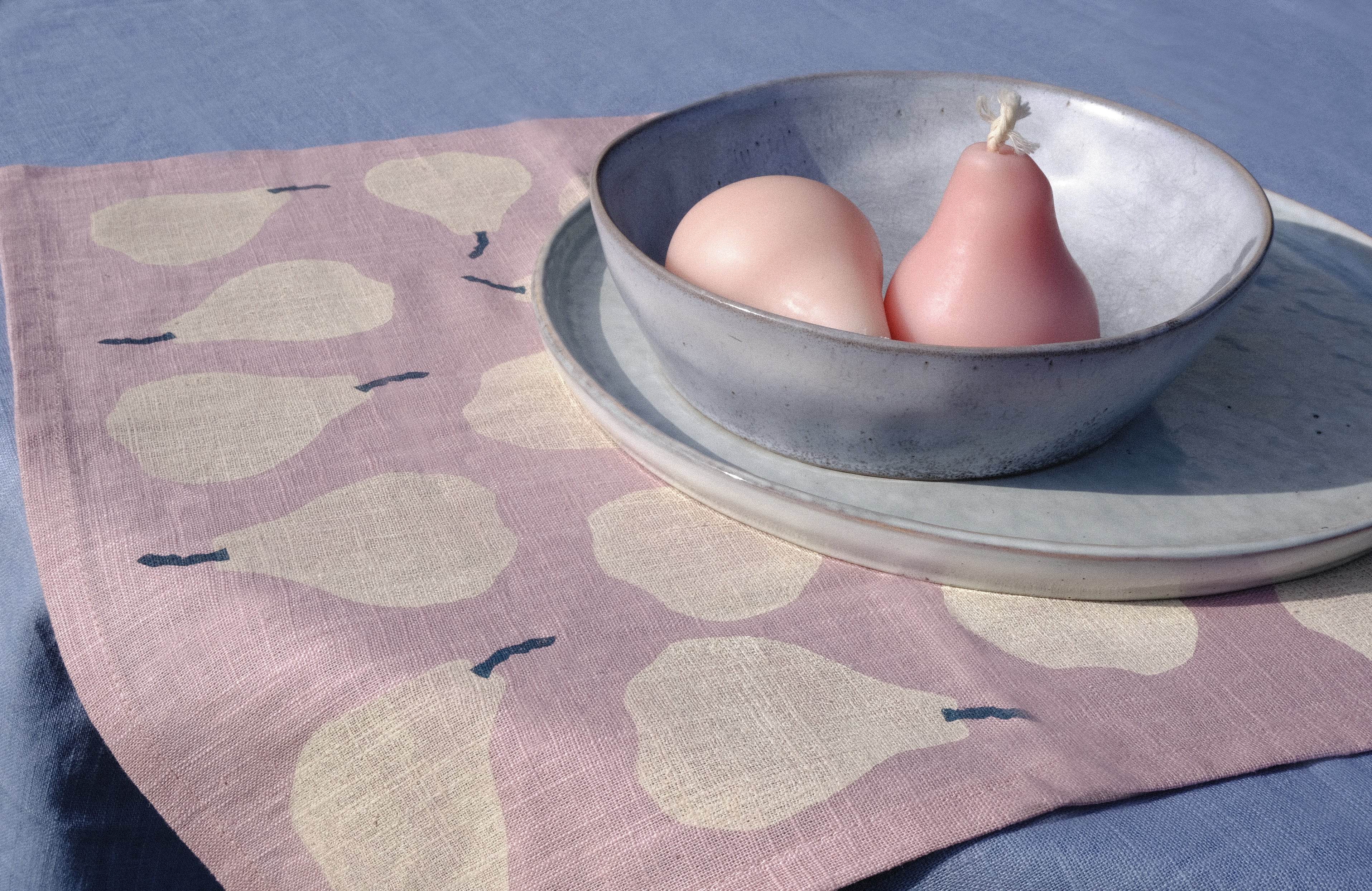 Pears Dining Set - Candles & Linen Napkins in Orchid Pink