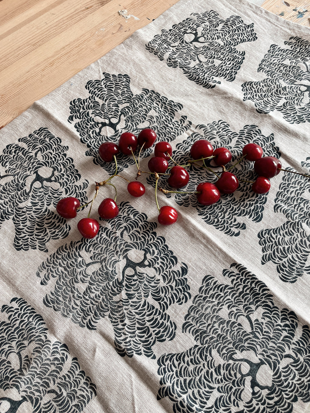 Ponderosa Pine on Beige Tea Towel