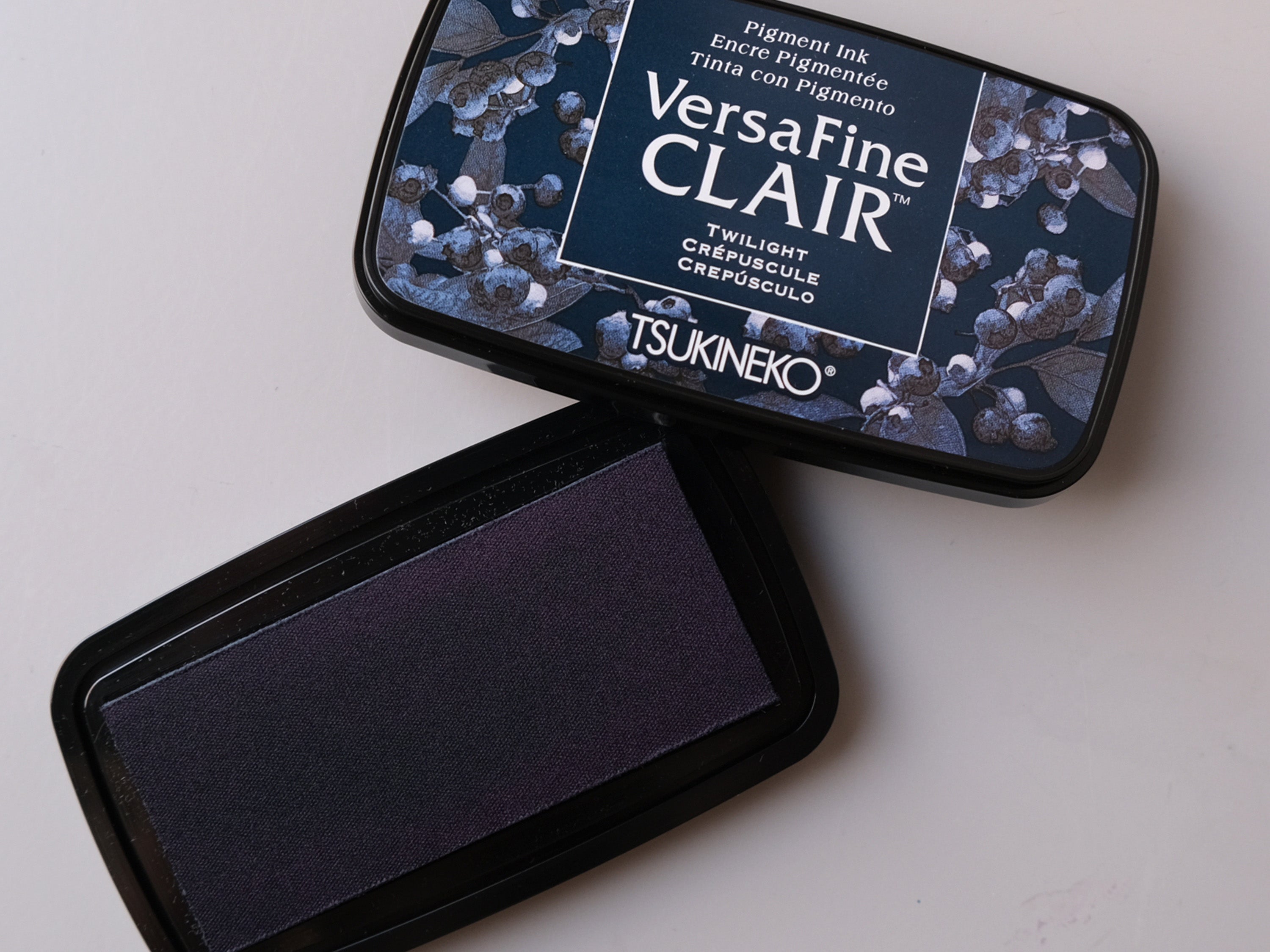 Linocut & print kit, contains blockprinting on paper essentials with a step by step tutorial