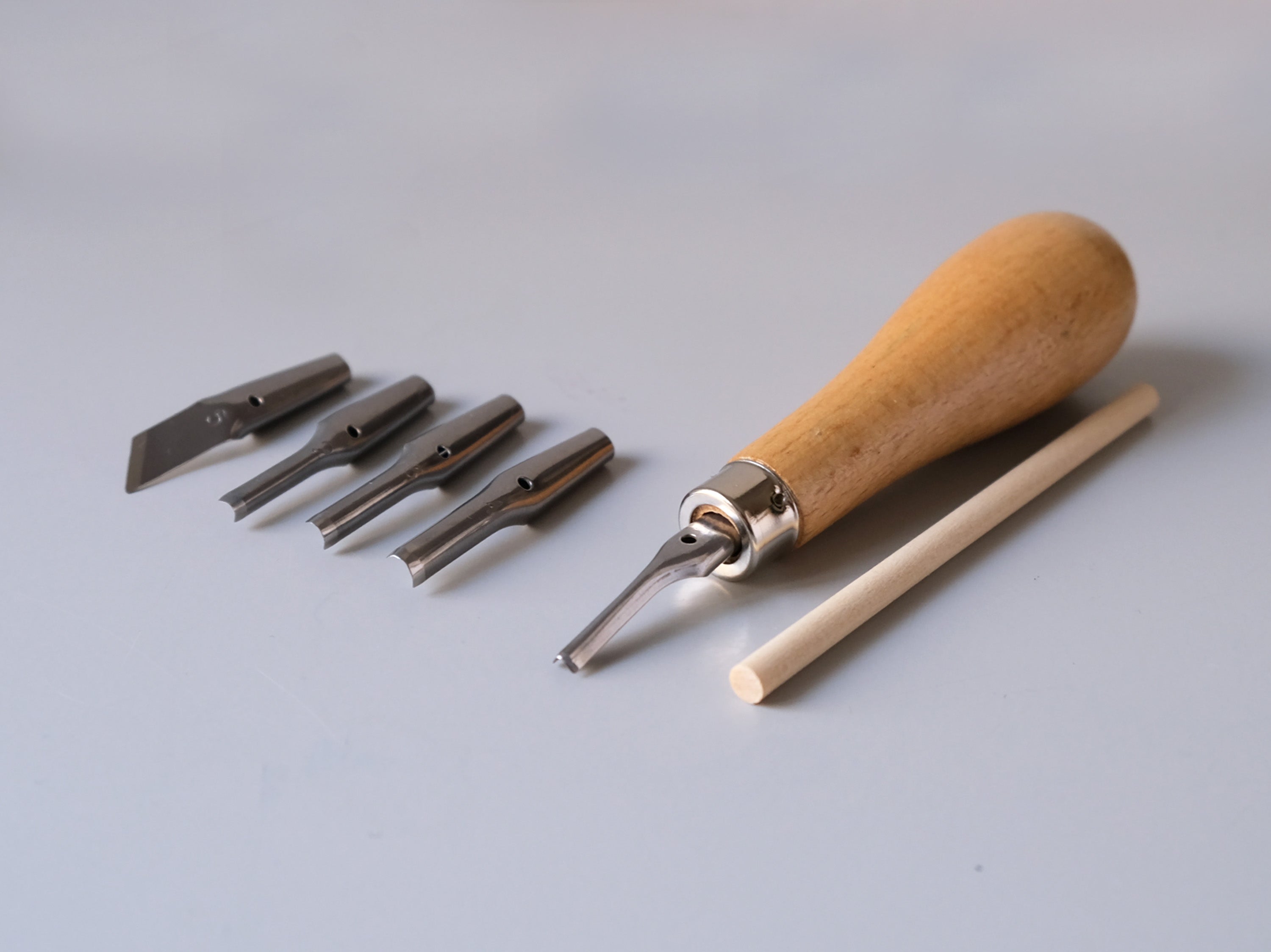 Linocut & print kit, contains blockprinting on paper essentials with a step by step tutorial