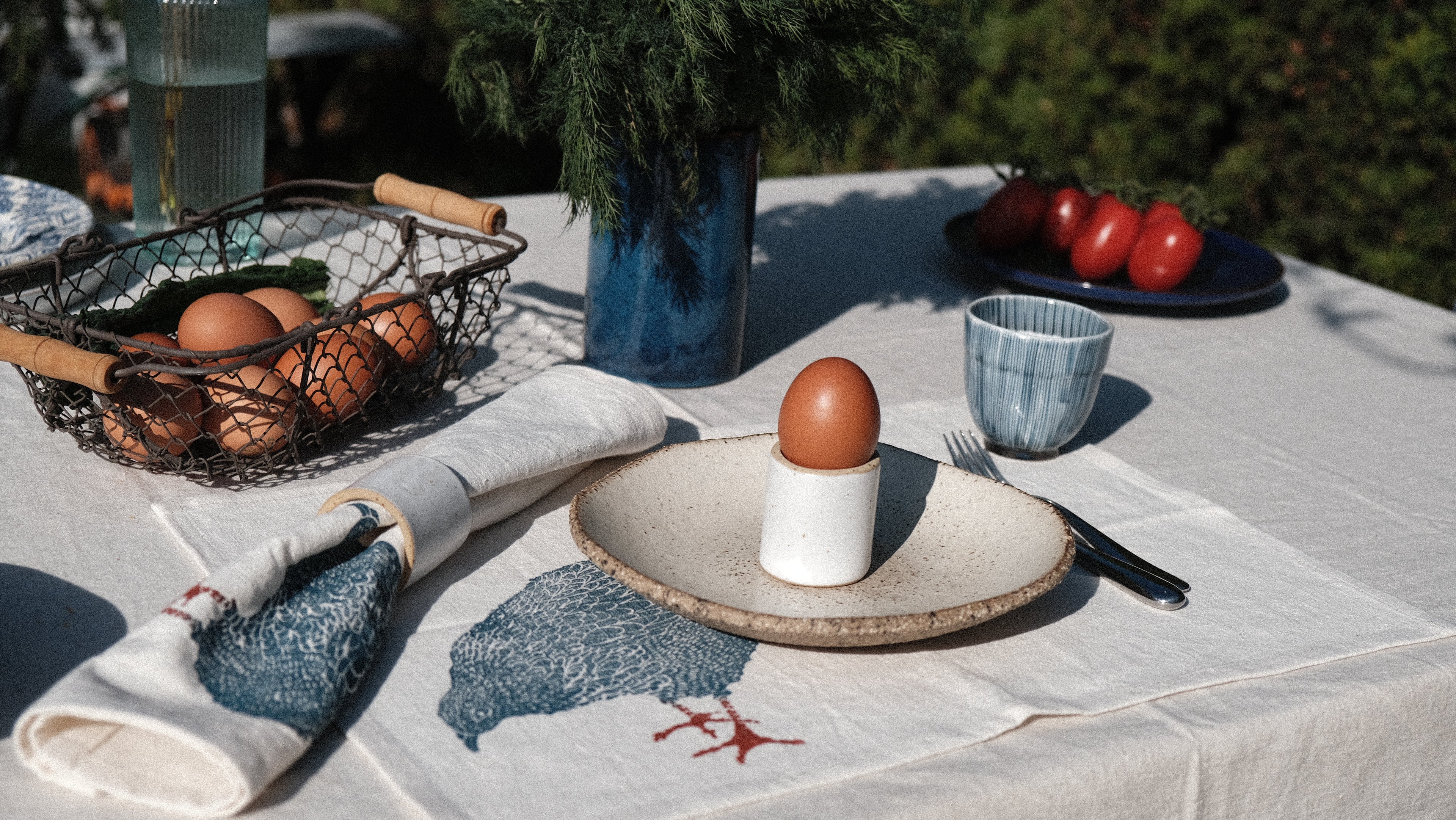 Hen on Ivory Dining Napkins Set